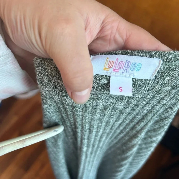 NWT LULAROE OLIVE GREEN SARAH DUSTER CARDIGAN - Picture 3 of 5